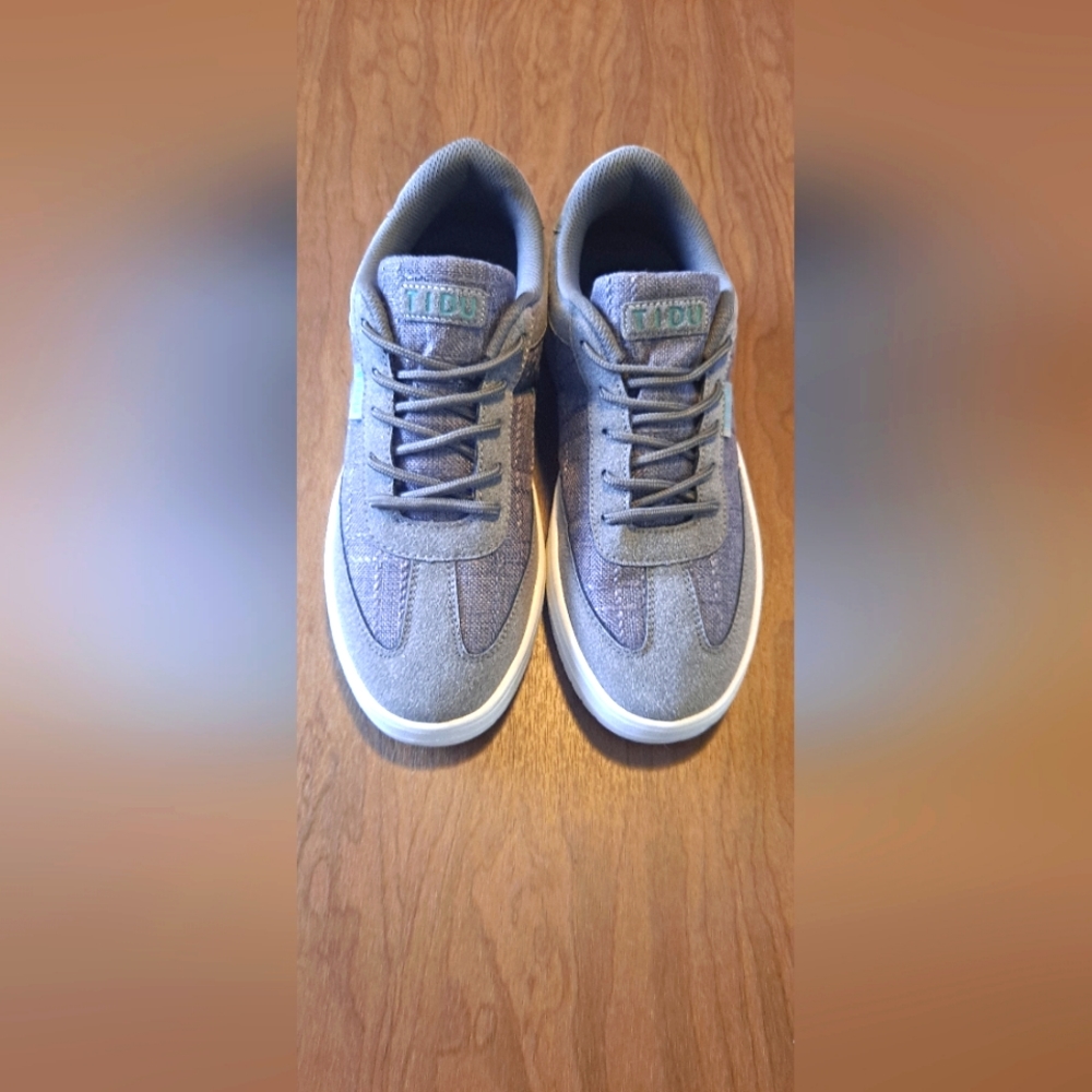 Womens TIDU Walking Sneakers